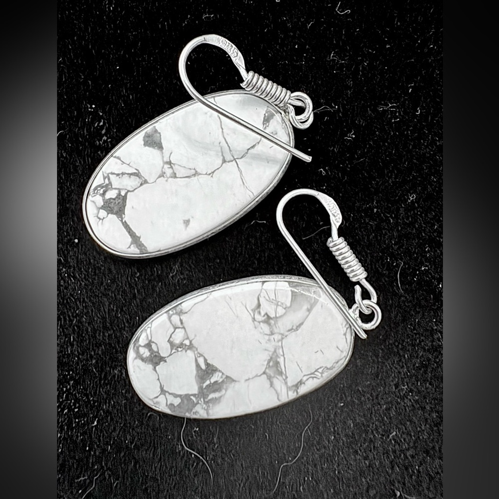 Beautiful,  1/2 inch,  silver Howlite earrings.
